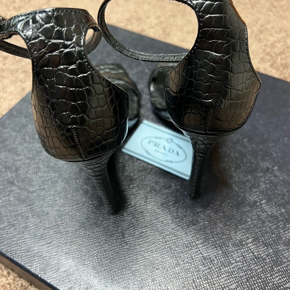 NWOT Express Crock Embossed Black Ankle Wrap Heels - Picture 4 of 6